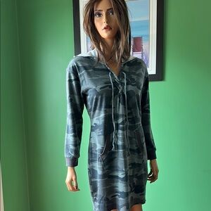 💚💚EUC VENUS Camouflage Hoodie Dress - Green and Black💚💚